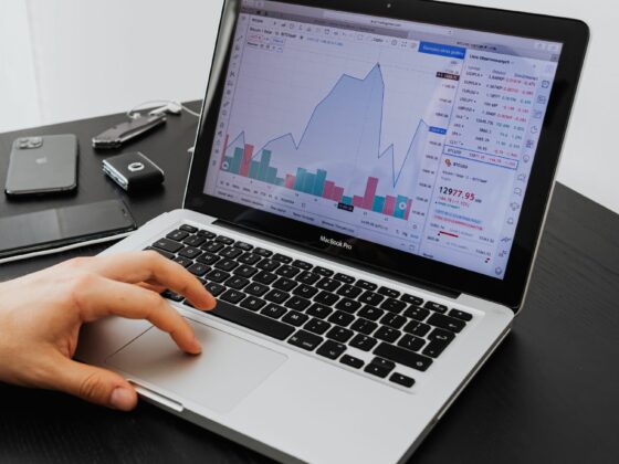 Monitoring elektroniczny 24/7 vs. wizyty technika